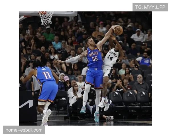 雷霆杰伦威廉姆斯外线投射下滑 进攻空间受到压缩